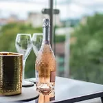 Luxury 2br Penthouse-1, Private Terrace, Center, Free Parking * Leeds (West Yorkshire)