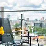 Luxury 2br Penthouse-1, Private Terrace, Center, Free Parking Apartment *