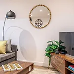 Luxury 2br Penthouse-1, Private Terrace, Center, Free Parking * Leeds (West Yorkshire)
