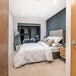 Apartment Luxury 2br Penthouse-1, Private Terrace, Center, Free Parking
