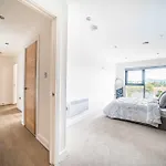 Luxury 2br Penthouse-1, Private Terrace, Center, Free Parking Apartment Leeds (West Yorkshire)