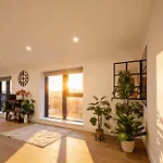 Luxury 2br Penthouse-1, Private Terrace, Center, Free Parking * Leeds (West Yorkshire)