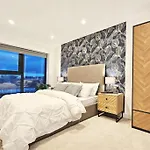 Luxury 2br Penthouse-1, Private Terrace, Center, Free Parking *