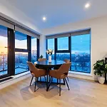Luxury 2br Penthouse-1, Private Terrace, Center, Free Parking Leeds (West Yorkshire)