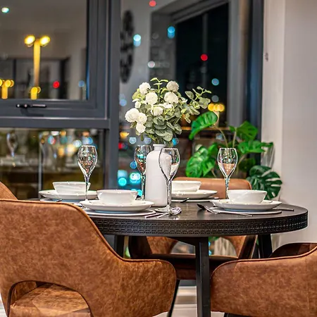 Luxury 2br Penthouse-1, Private Terrace, Center, Free Parking Leeds (West Yorkshire)