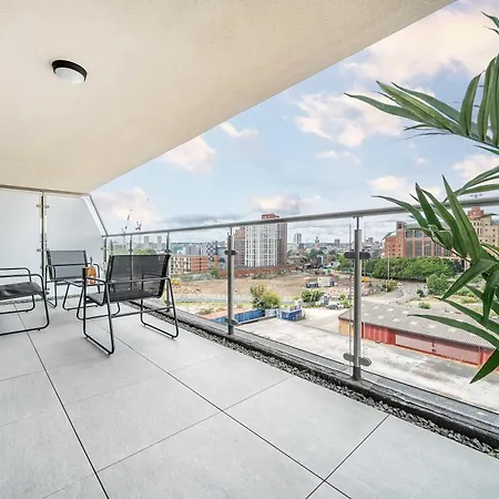 Luxury 2br Penthouse-1, Private Terrace, Center, Free Parking *
