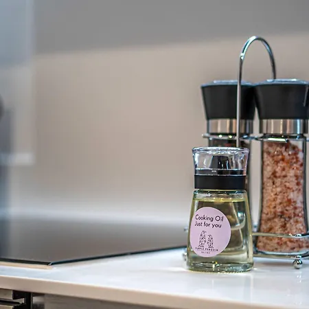 Luxury 2br Penthouse-1, Private Terrace, Center, Free Parking