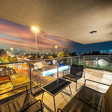 Luxury 2br Penthouse-1, Private Terrace, Center, Free Parking * リーズ