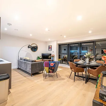 Luxury 2br Penthouse-1, Private Terrace, Center, Free Parking 公寓