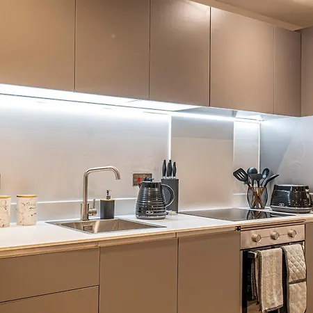 Luxury 2br Penthouse-1, Private Terrace, Center, Free Parking 利兹