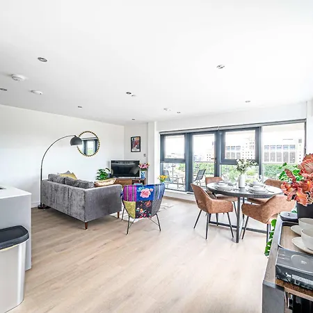 公寓 Luxury 2br Penthouse-1, Private Terrace, Center, Free Parking *