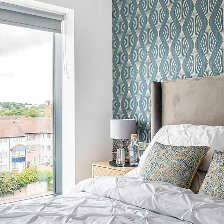 Luxury 2br Penthouse-1, Private Terrace, Center, Free Parking Appartement