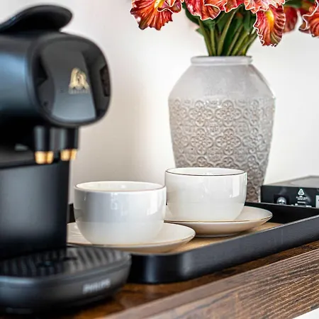 Luxury 2br Penthouse-1, Private Terrace, Center, Free Parking *