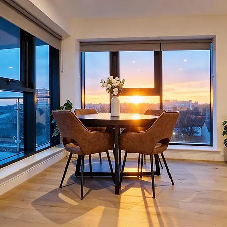 شقة Luxury 2br Penthouse-1, Private Terrace, Center, Free Parking *