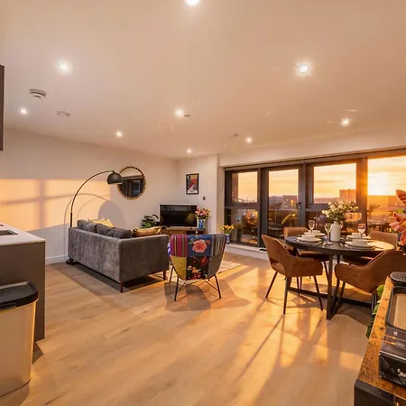 Luxury 2br Penthouse-1, Private Terrace, Center, Free Parking Appartement