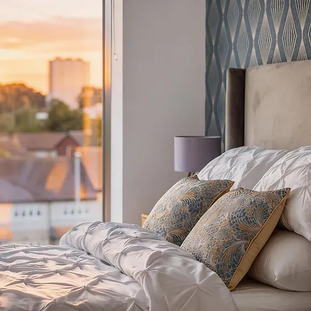 Luxury 2br Penthouse-1, Private Terrace, Center, Free Parking Leeds (West Yorkshire)