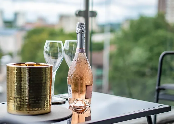 Luxury 2br Penthouse-1, Private Terrace, Center, Free Parking * Лідс