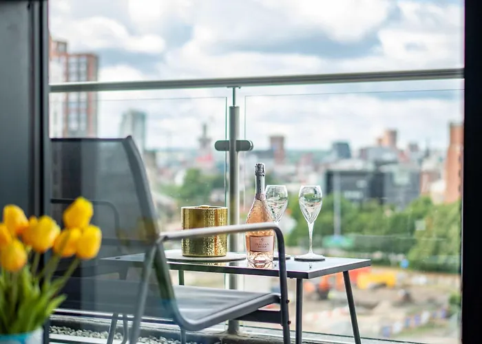 Luxury 2br Penthouse-1, Private Terrace, Center, Free Parking Апартаменти *