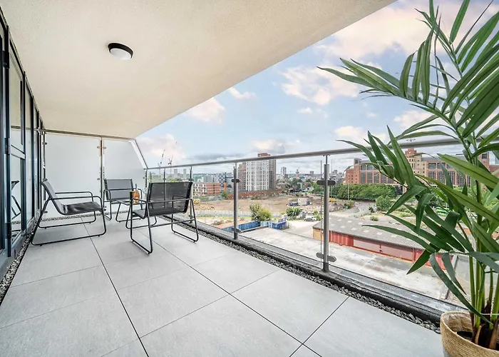 Luxury 2br Penthouse-1, Private Terrace, Center, Free Parking *