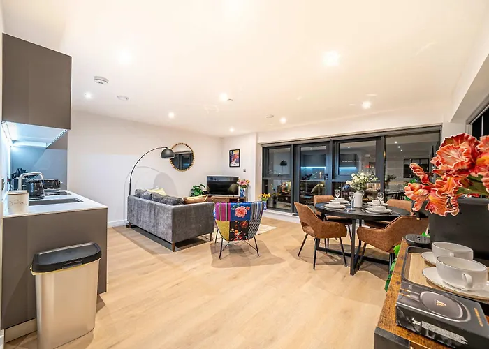 Luxury 2br Penthouse-1, Private Terrace, Center, Free Parking Апартаменти