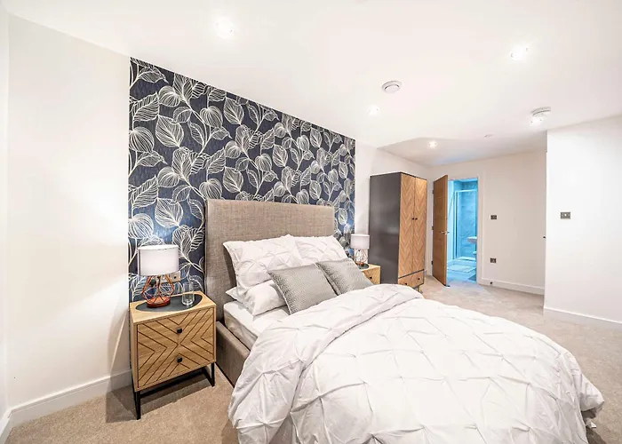 Luxury 2br Penthouse-1, Private Terrace, Center, Free Parking Апартаменти *