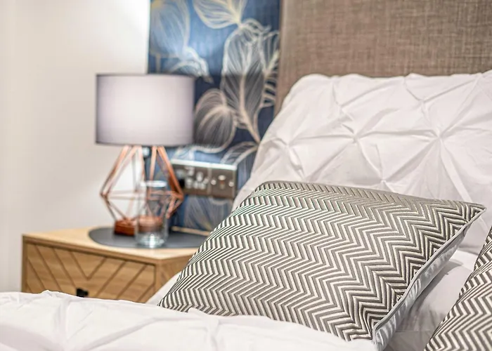 Luxury 2br Penthouse-1, Private Terrace, Center, Free Parking