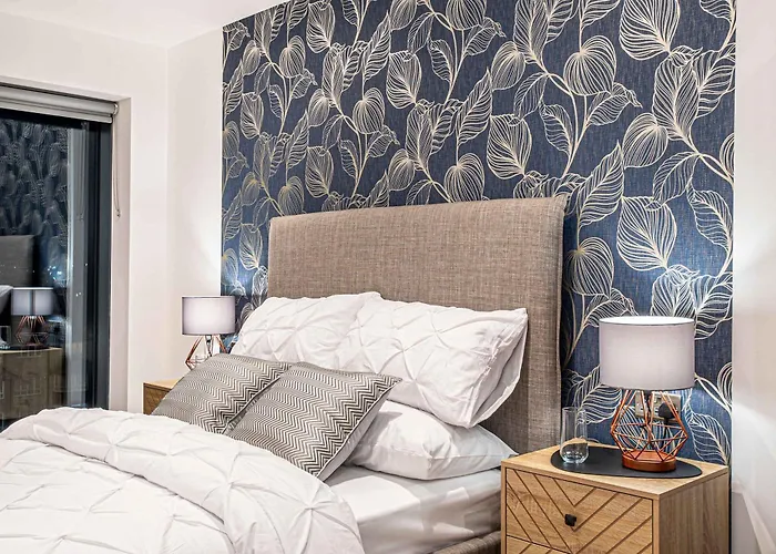 Luxury 2br Penthouse-1, Private Terrace, Center, Free Parking Апартаменти *