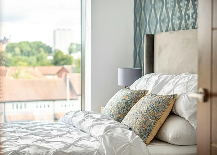 Luxury 2br Penthouse-1, Private Terrace, Center, Free Parking Лідс