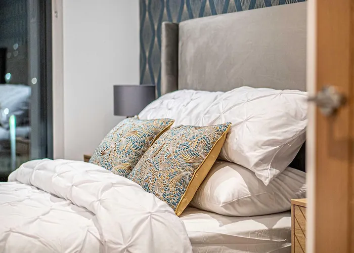 Luxury 2br Penthouse-1, Private Terrace, Center, Free Parking Апартаменти *