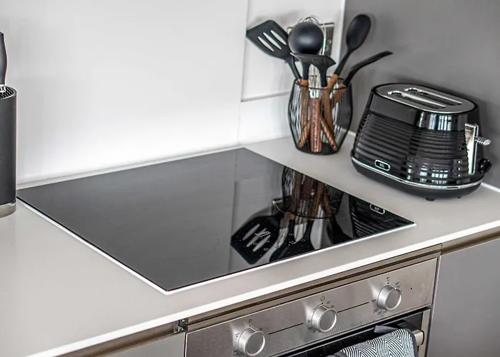 Luxury 2br Penthouse-1, Private Terrace, Center, Free Parking *