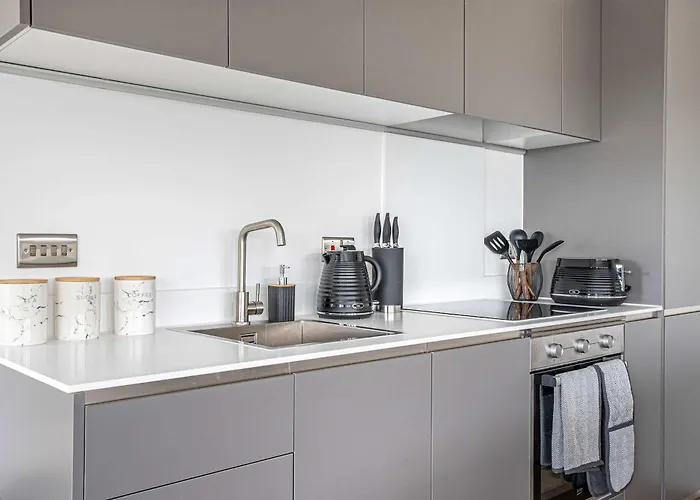 Luxury 2br Penthouse-1, Private Terrace, Center, Free Parking * Лідс