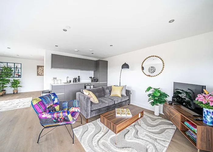 Апартаменти Luxury 2br Penthouse-1, Private Terrace, Center, Free Parking Лідс