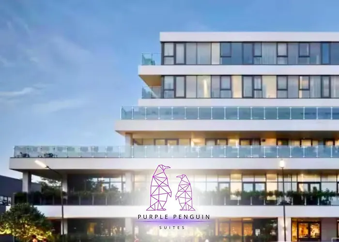 Luxury 2br Penthouse-1, Private Terrace, Center, Free Parking Апартаменти Лідс