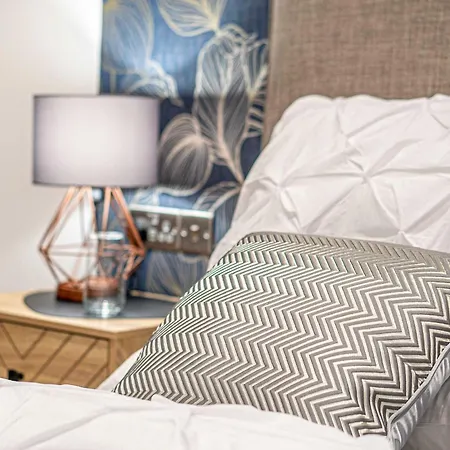 Luxury 2br Penthouse-1, Private Terrace, Center, Free Parking