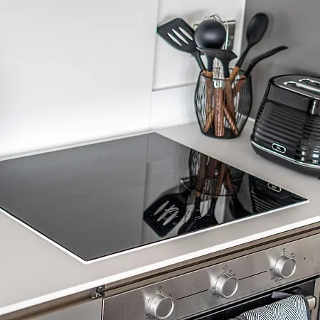 Luxury 2br Penthouse-1, Private Terrace, Center, Free Parking *