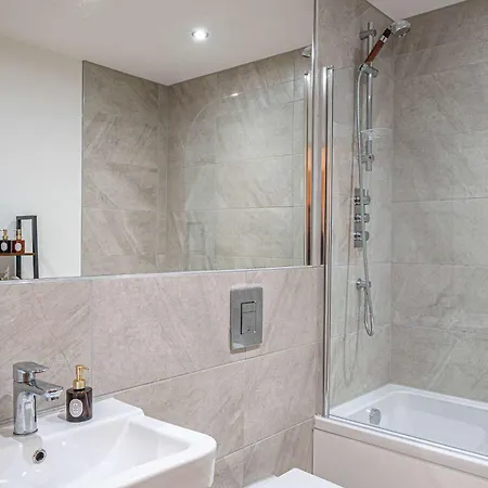 Luxury 2br Penthouse-1, Private Terrace, Center, Free Parking Apartament Leeds (West Yorkshire)