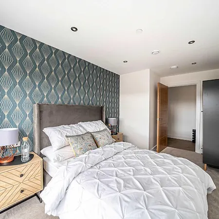 Luxury 2br Penthouse-1, Private Terrace, Center, Free Parking * Leeds (West Yorkshire)