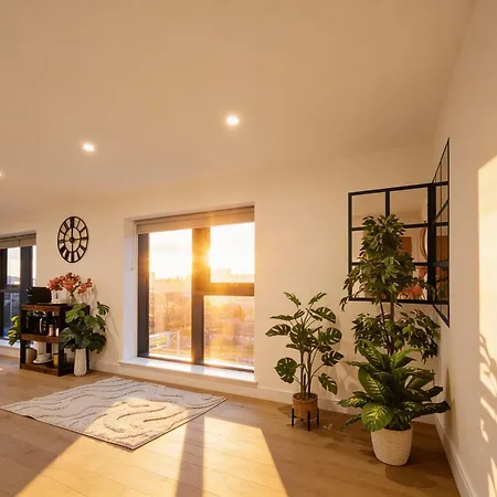 Luxury 2br Penthouse-1, Private Terrace, Center, Free Parking * Leeds (West Yorkshire)